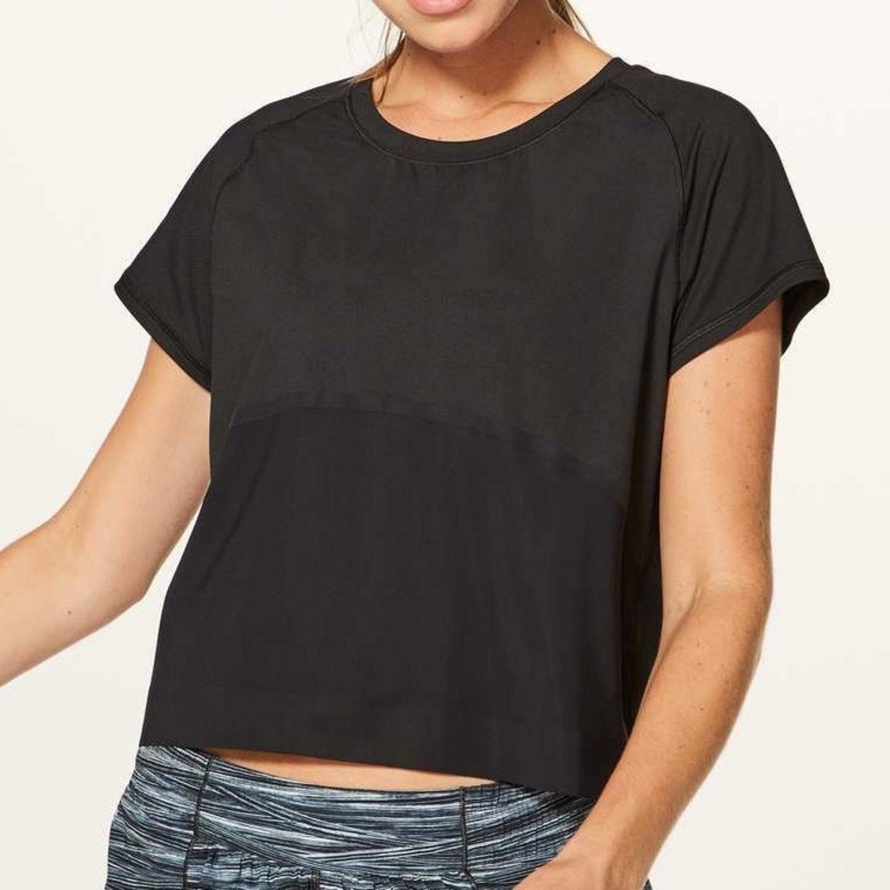Lululemon 14 Final Lap Short Sleeve Mesh Panel Relaxed Fit Black Activewear Top